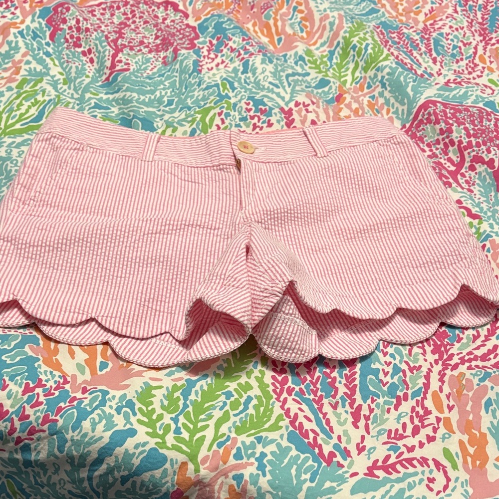 Lilly Pulitzer Pink Striped Scallop Hem Women Shorts, Size 8.